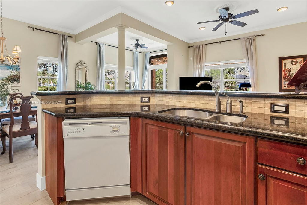 Real estate property located at 845 Vista Meadows Dr, Broward, Sector 3 - Parcels H I J, Weston, FL