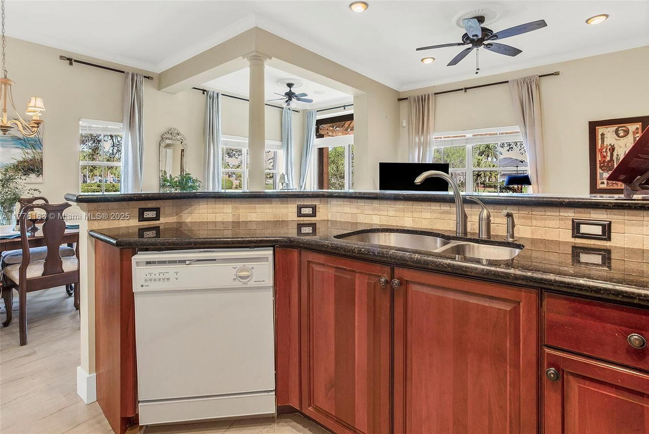 Real estate property located at 845 Vista Meadows Dr, Broward, Sector 3 - Parcels H I J, Weston, FL