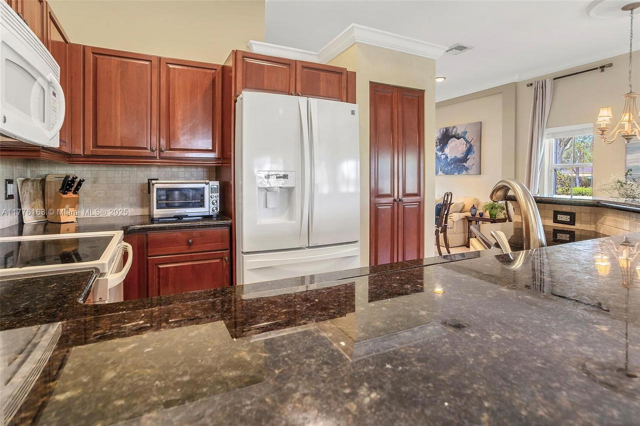 Real estate property located at 845 Vista Meadows Dr, Broward, Sector 3 - Parcels H I J, Weston, FL