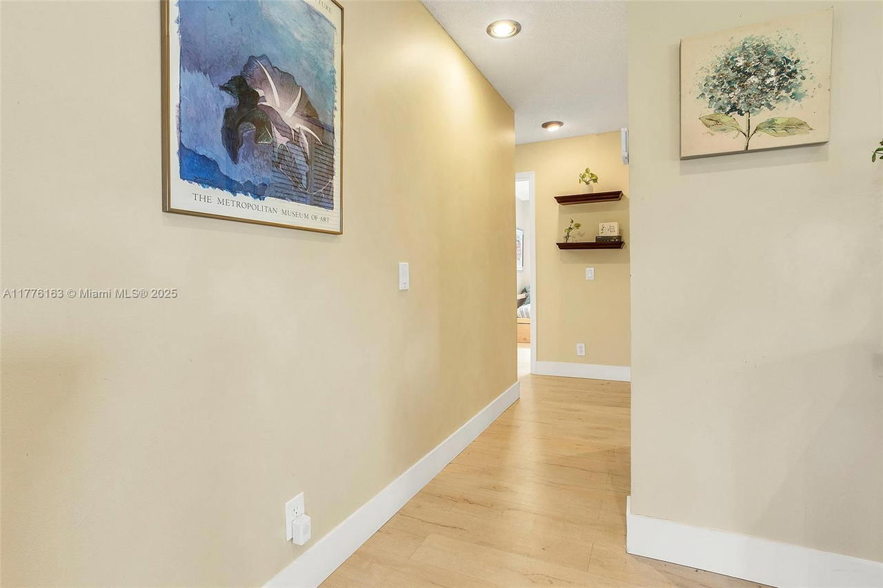 Real estate property located at 845 Vista Meadows Dr, Broward, Sector 3 - Parcels H I J, Weston, FL