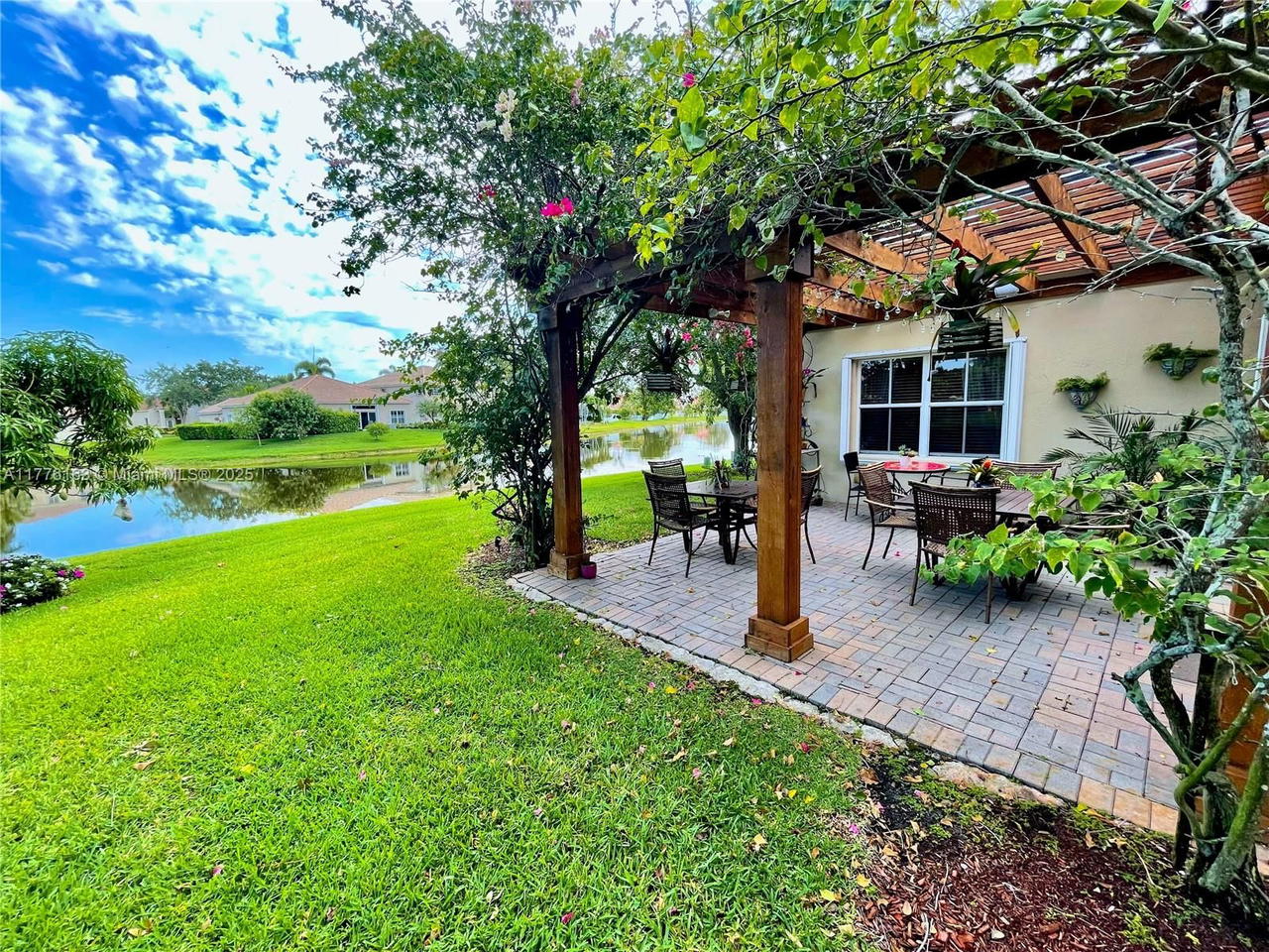 Real estate property located at 845 Vista Meadows Dr, Broward, Sector 3 - Parcels H I J, Weston, FL