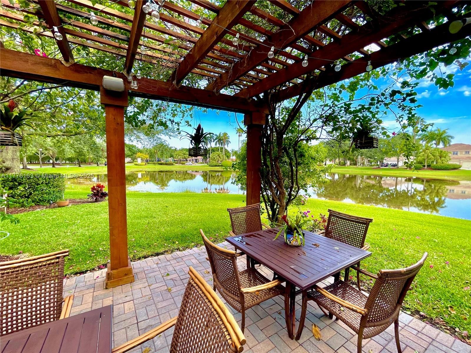 Real estate property located at 845 Vista Meadows Dr, Broward, Sector 3 - Parcels H I J, Weston, FL