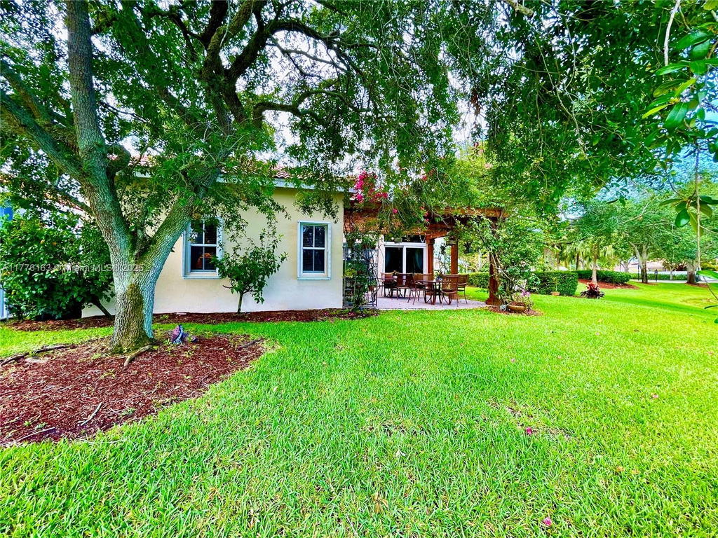 Real estate property located at 845 Vista Meadows Dr, Broward, Sector 3 - Parcels H I J, Weston, FL