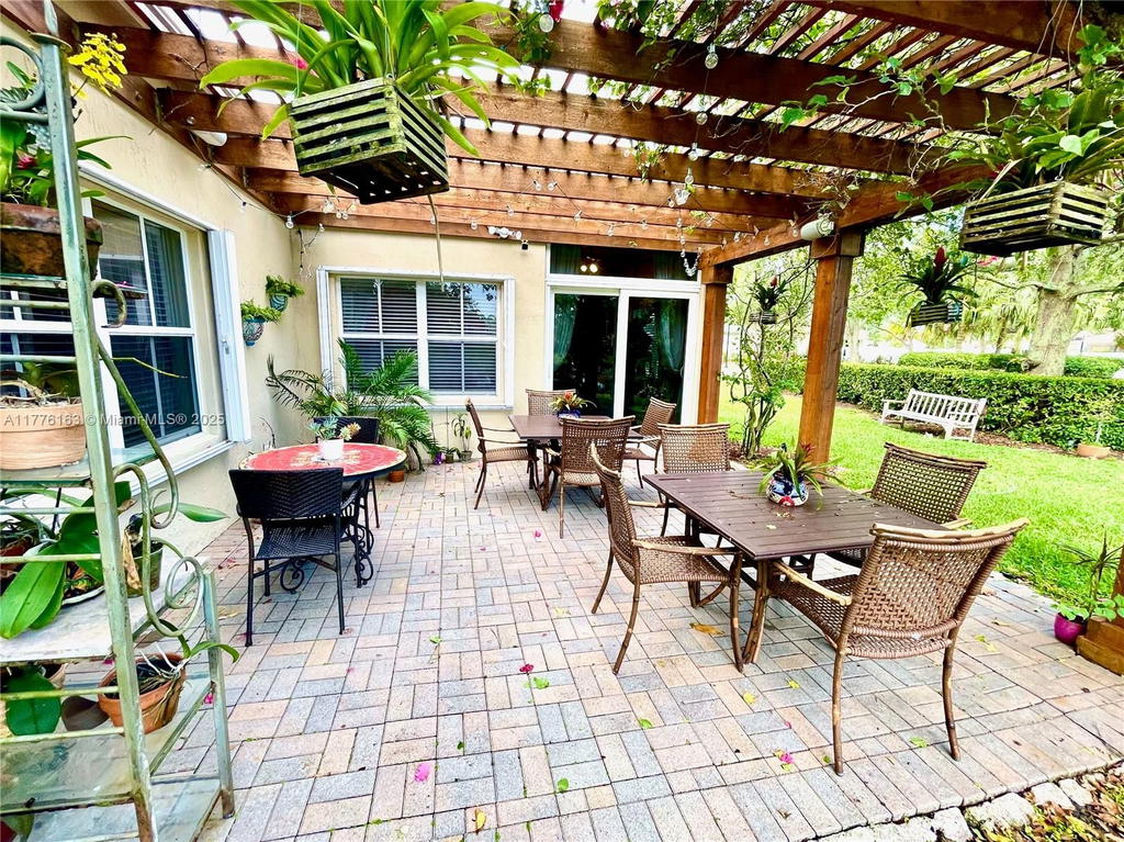 Real estate property located at 845 Vista Meadows Dr, Broward, Sector 3 - Parcels H I J, Weston, FL