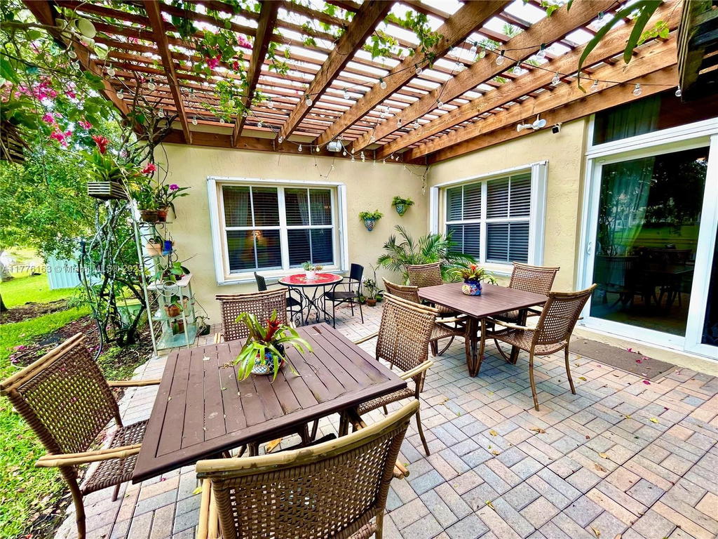 Real estate property located at 845 Vista Meadows Dr, Broward, Sector 3 - Parcels H I J, Weston, FL