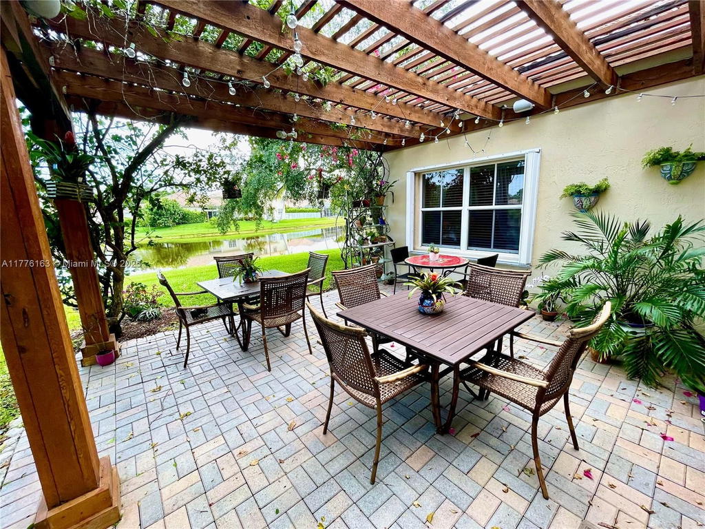 Real estate property located at 845 Vista Meadows Dr, Broward, Sector 3 - Parcels H I J, Weston, FL
