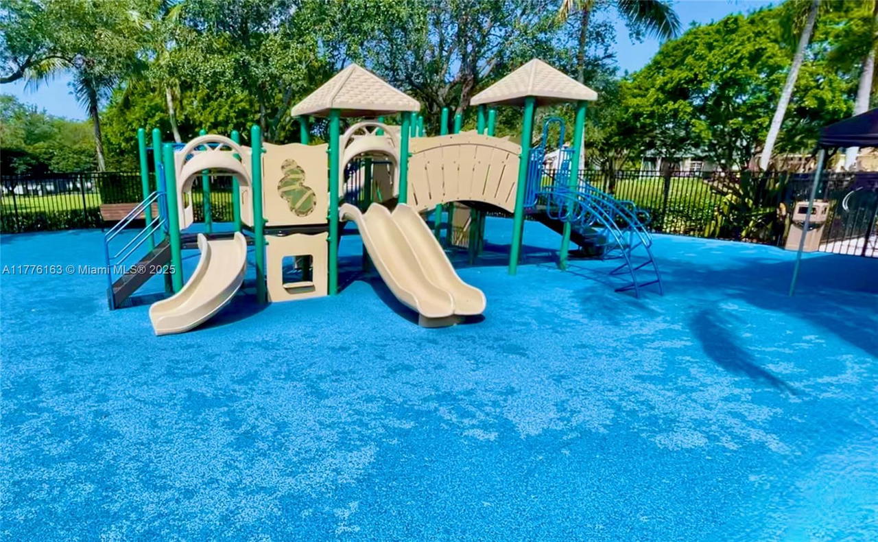Real estate property located at 845 Vista Meadows Dr, Broward, Sector 3 - Parcels H I J, Weston, FL