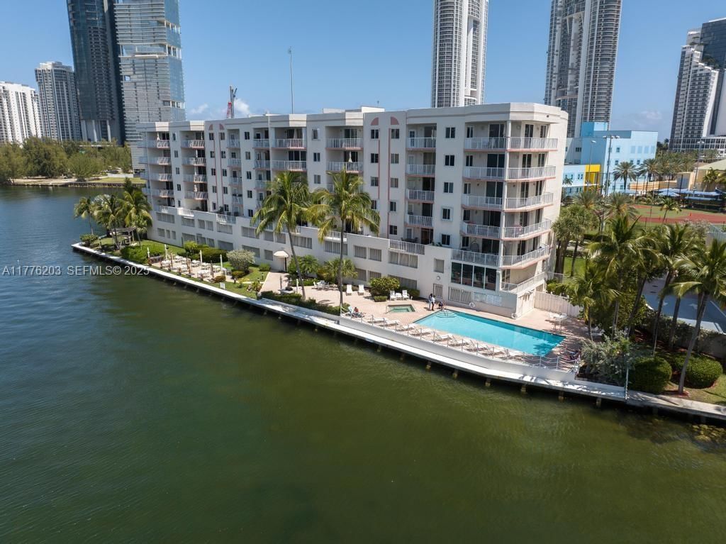 Real estate property located at , Miami-dade, Les Pelicans (the Pelican, Sunny Isles Beach, FL