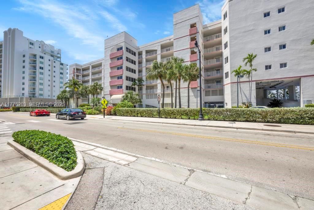 Real estate property located at , Miami-dade, Les Pelicans (the Pelican, Sunny Isles Beach, FL
