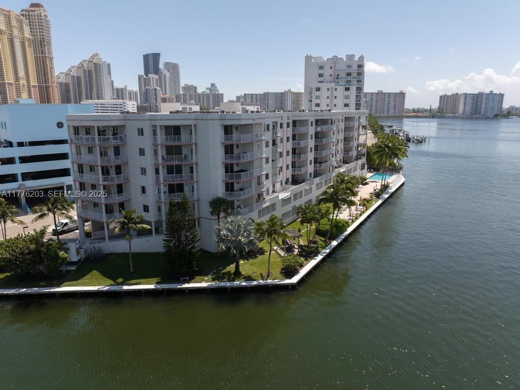 Real estate property located at , Miami-dade, Les Pelicans (the Pelican, Sunny Isles Beach, FL