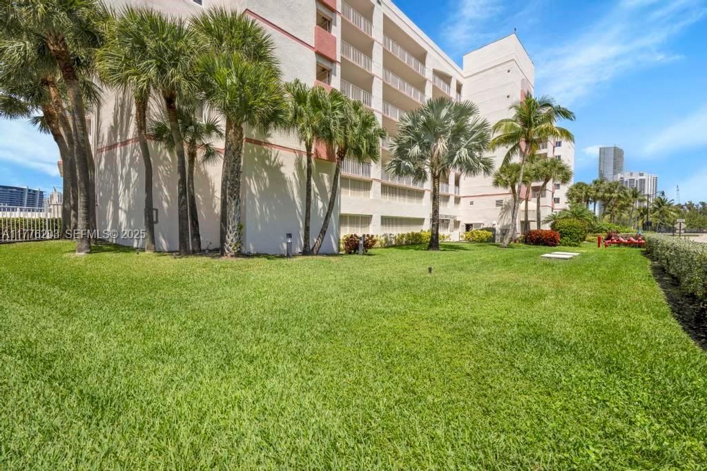 Real estate property located at , Miami-dade, Les Pelicans (the Pelican, Sunny Isles Beach, FL