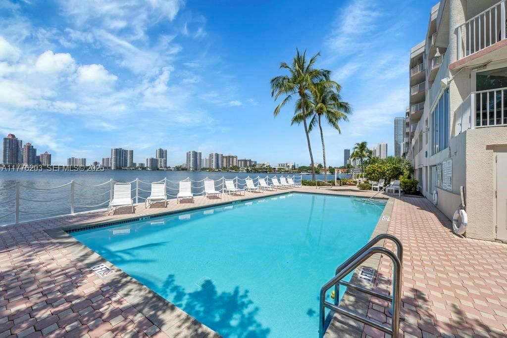 Real estate property located at , Miami-dade, Les Pelicans (the Pelican, Sunny Isles Beach, FL