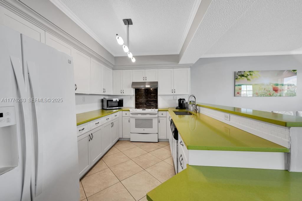 Real estate property located at , Miami-dade, Les Pelicans (the Pelican, Sunny Isles Beach, FL