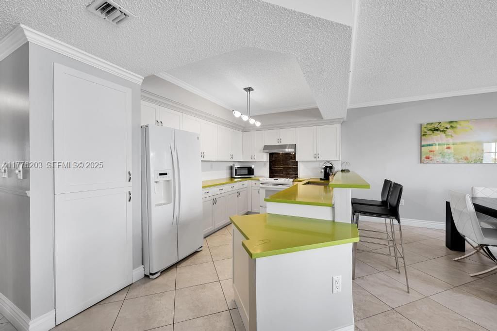Real estate property located at , Miami-dade, Les Pelicans (the Pelican, Sunny Isles Beach, FL