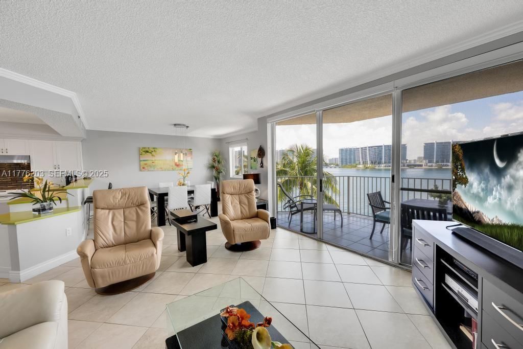 Real estate property located at , Miami-dade, Les Pelicans (the Pelican, Sunny Isles Beach, FL