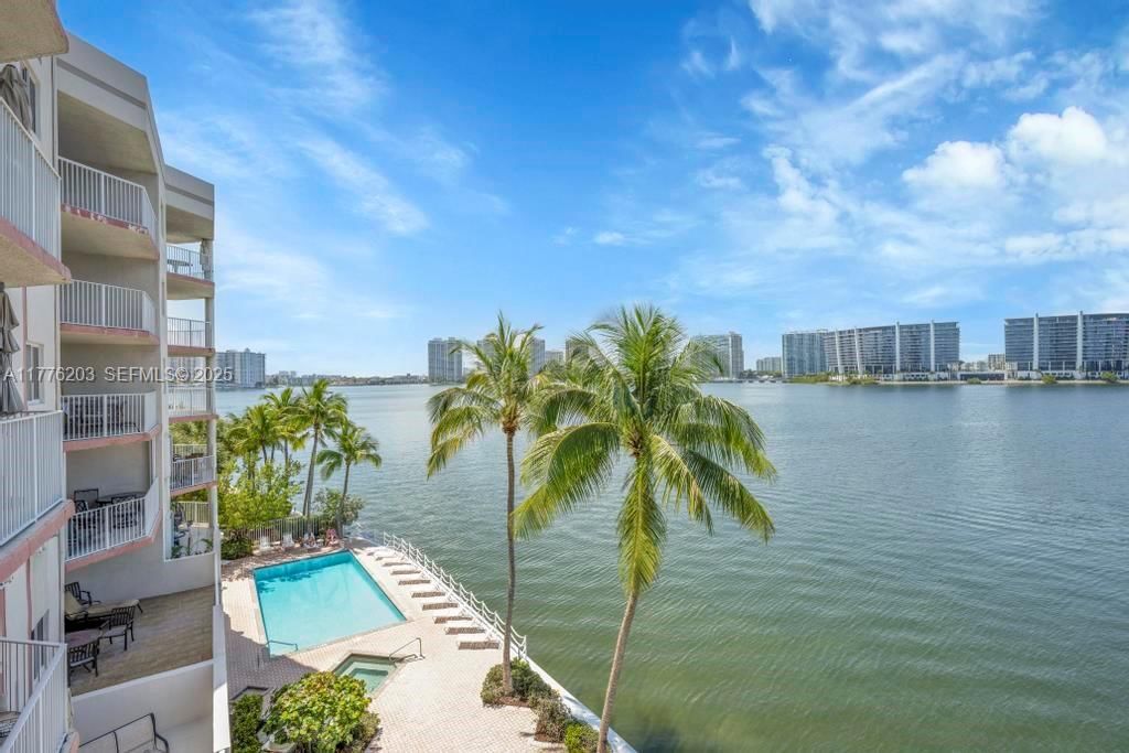 Real estate property located at , Miami-dade, Les Pelicans (the Pelican, Sunny Isles Beach, FL