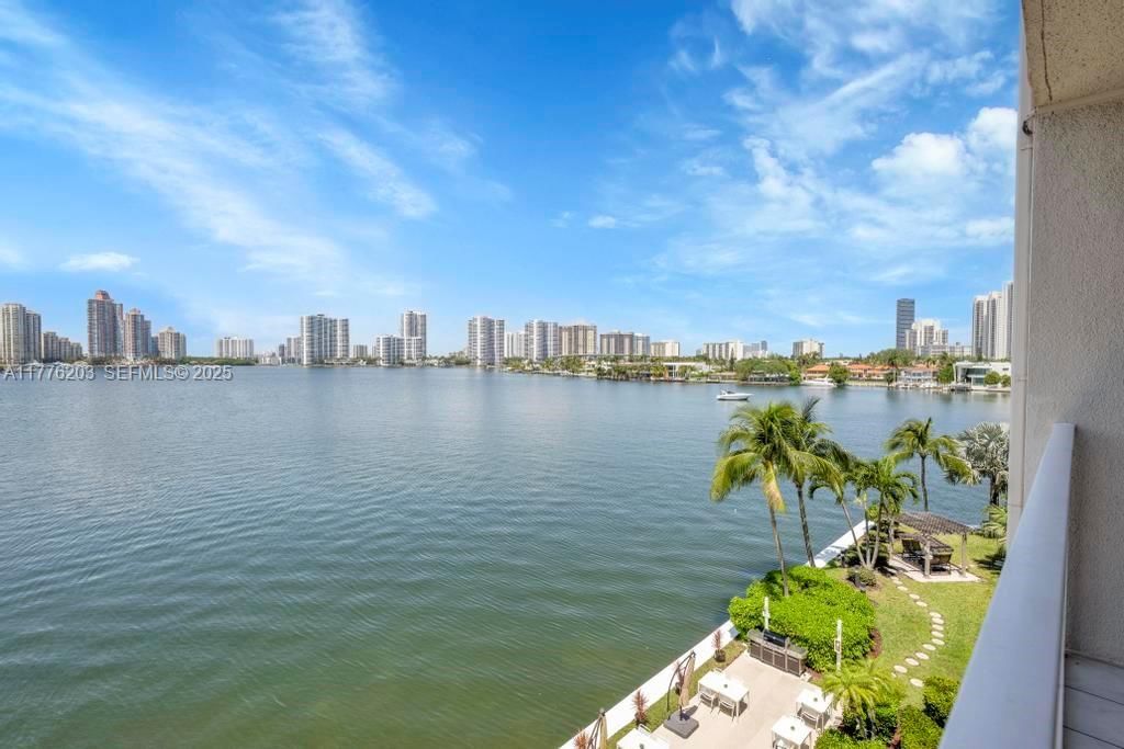 Real estate property located at , Miami-dade, Les Pelicans (the Pelican, Sunny Isles Beach, FL