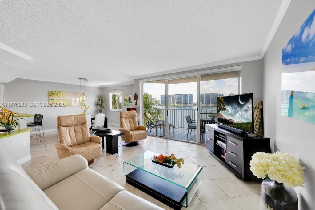 Real estate property located at , Miami-dade, Les Pelicans (the Pelican, Sunny Isles Beach, FL