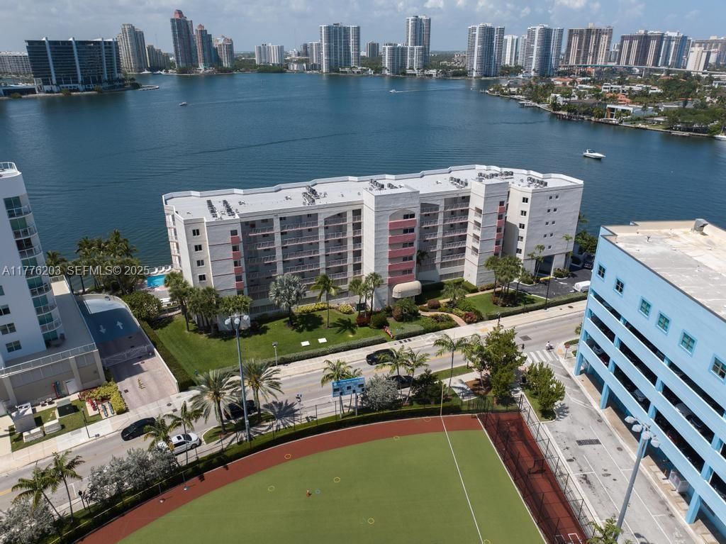 Real estate property located at , Miami-dade, Les Pelicans (the Pelican, Sunny Isles Beach, FL
