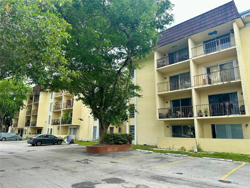 Real estate property located at 11925 2nd Ave B406, Miami-dade, Capri Gardens Condo, North Miami, FL