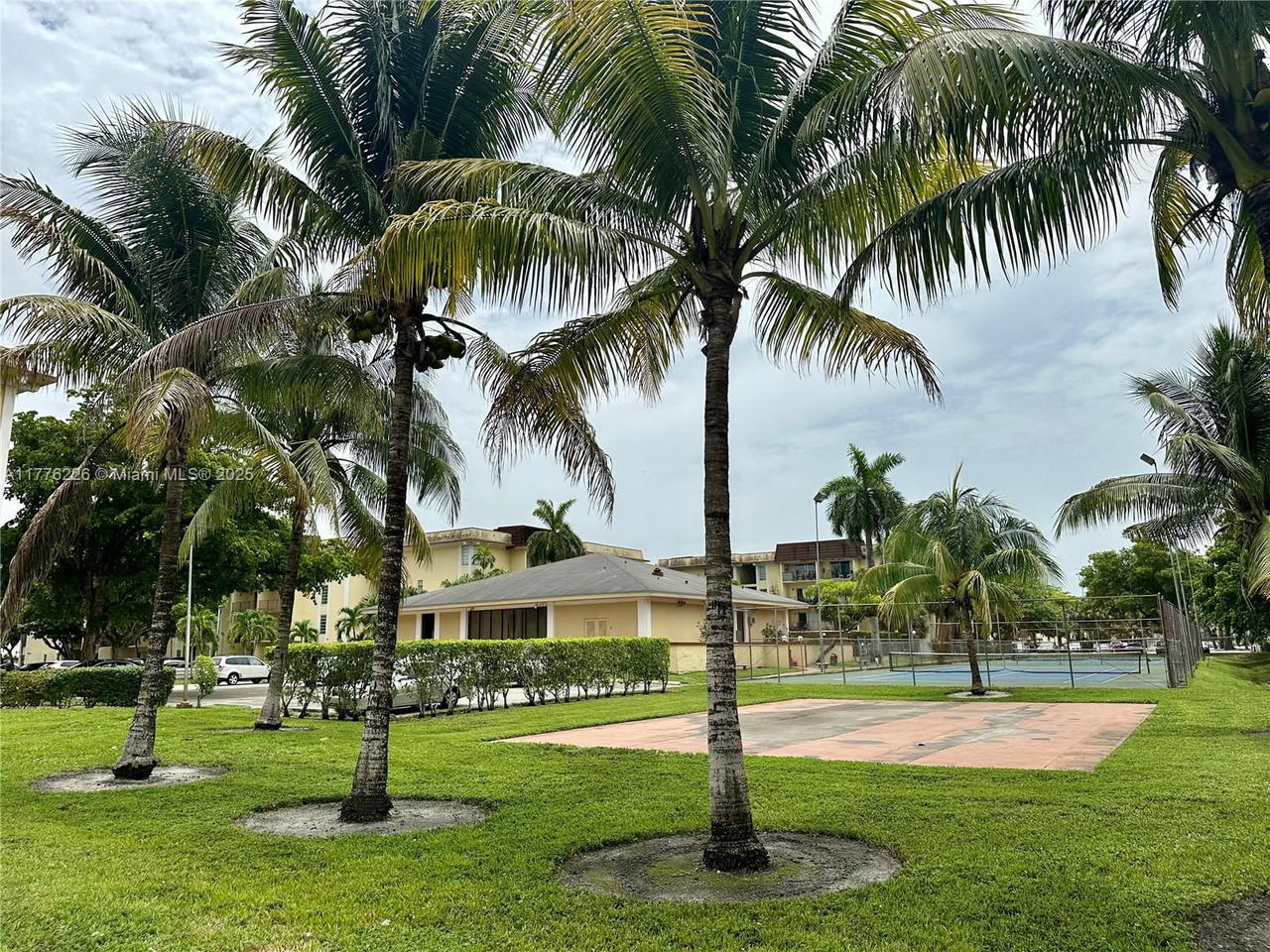 Real estate property located at 11925 2nd Ave B406, Miami-dade, Capri Gardens Condo, North Miami, FL