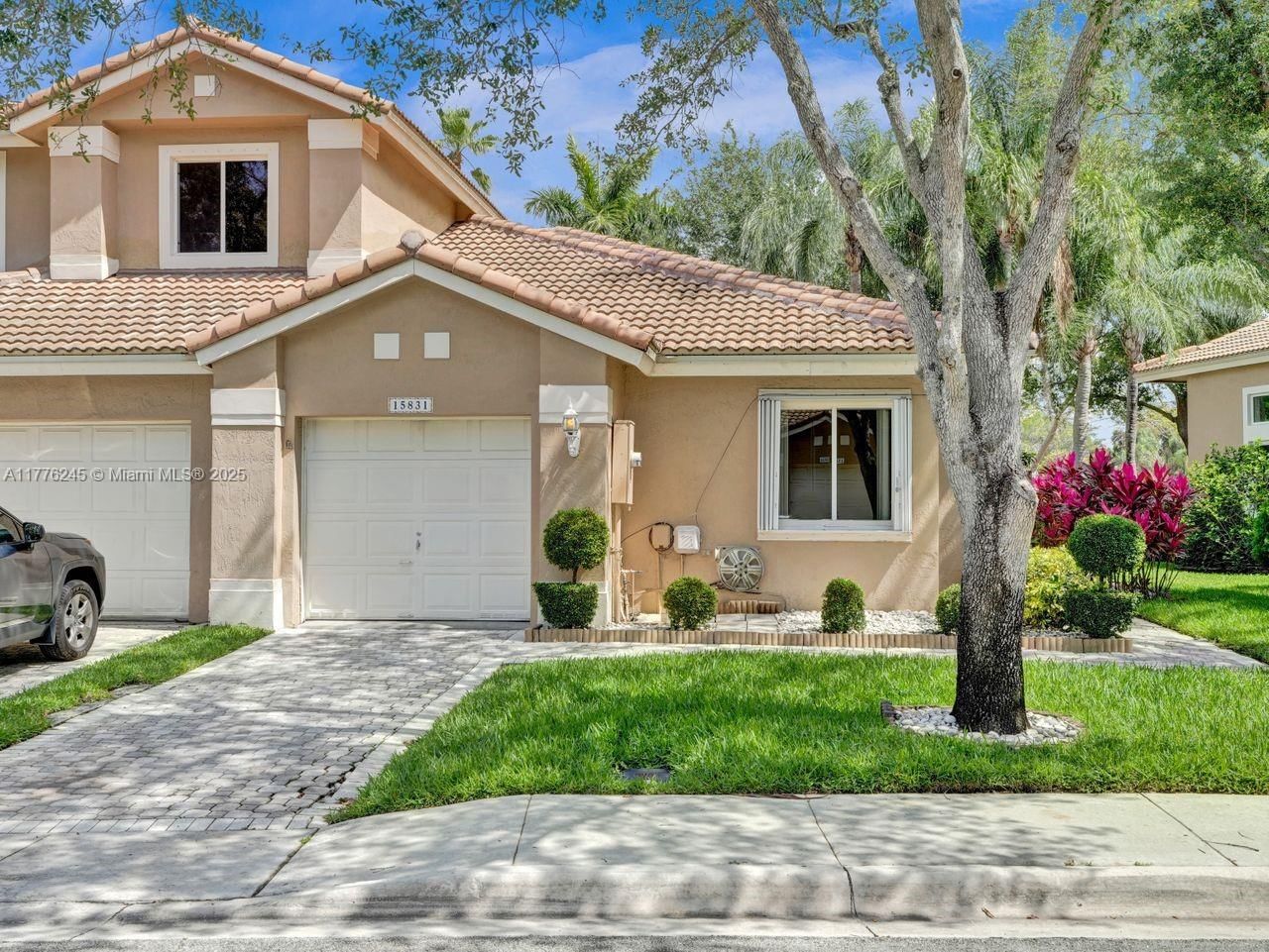 Real estate property located at 15831 10th St, Broward, Hollywood Lakes Country C, Pembroke Pines, FL