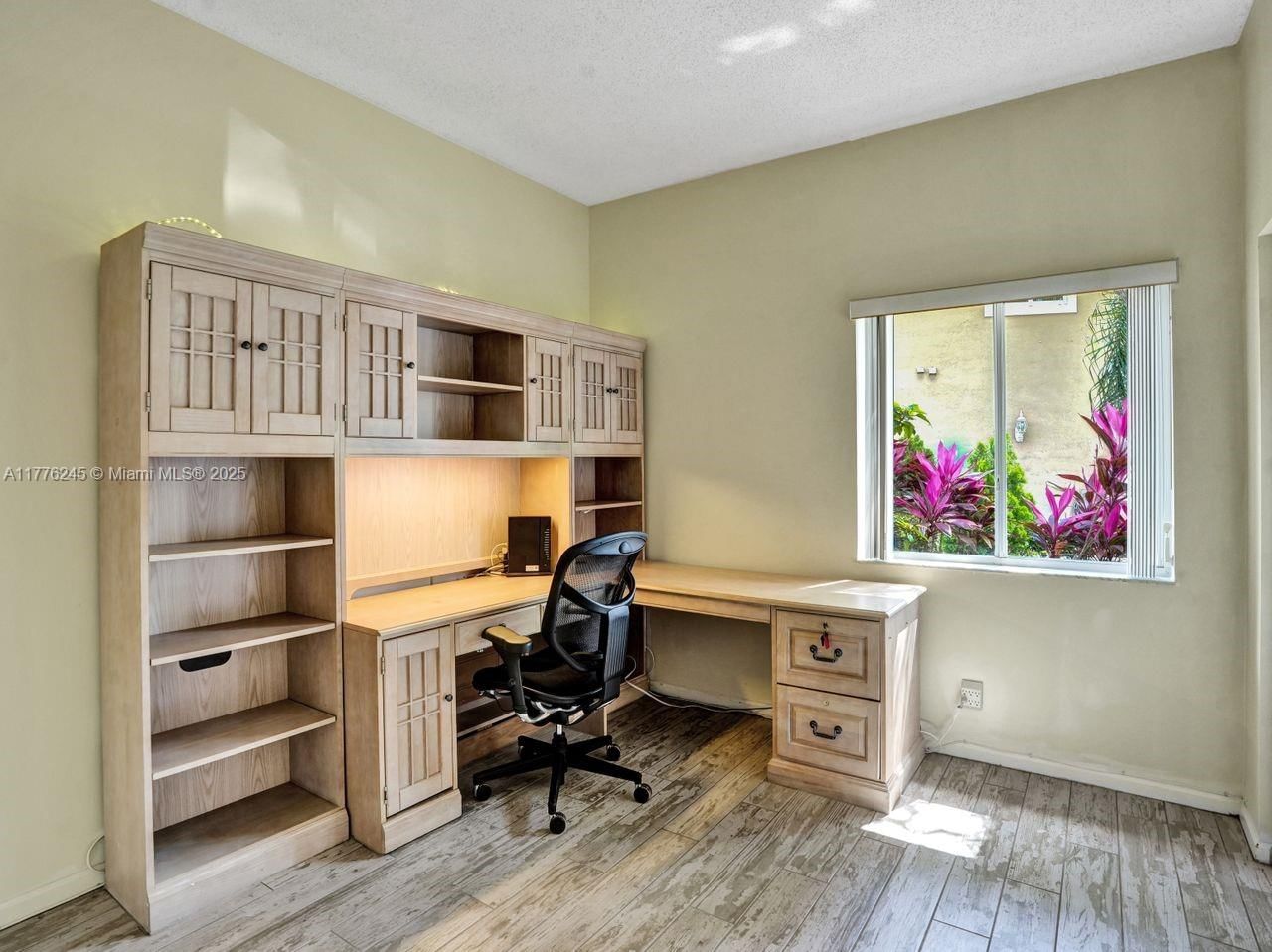 Real estate property located at 15831 10th St, Broward, Hollywood Lakes Country C, Pembroke Pines, FL