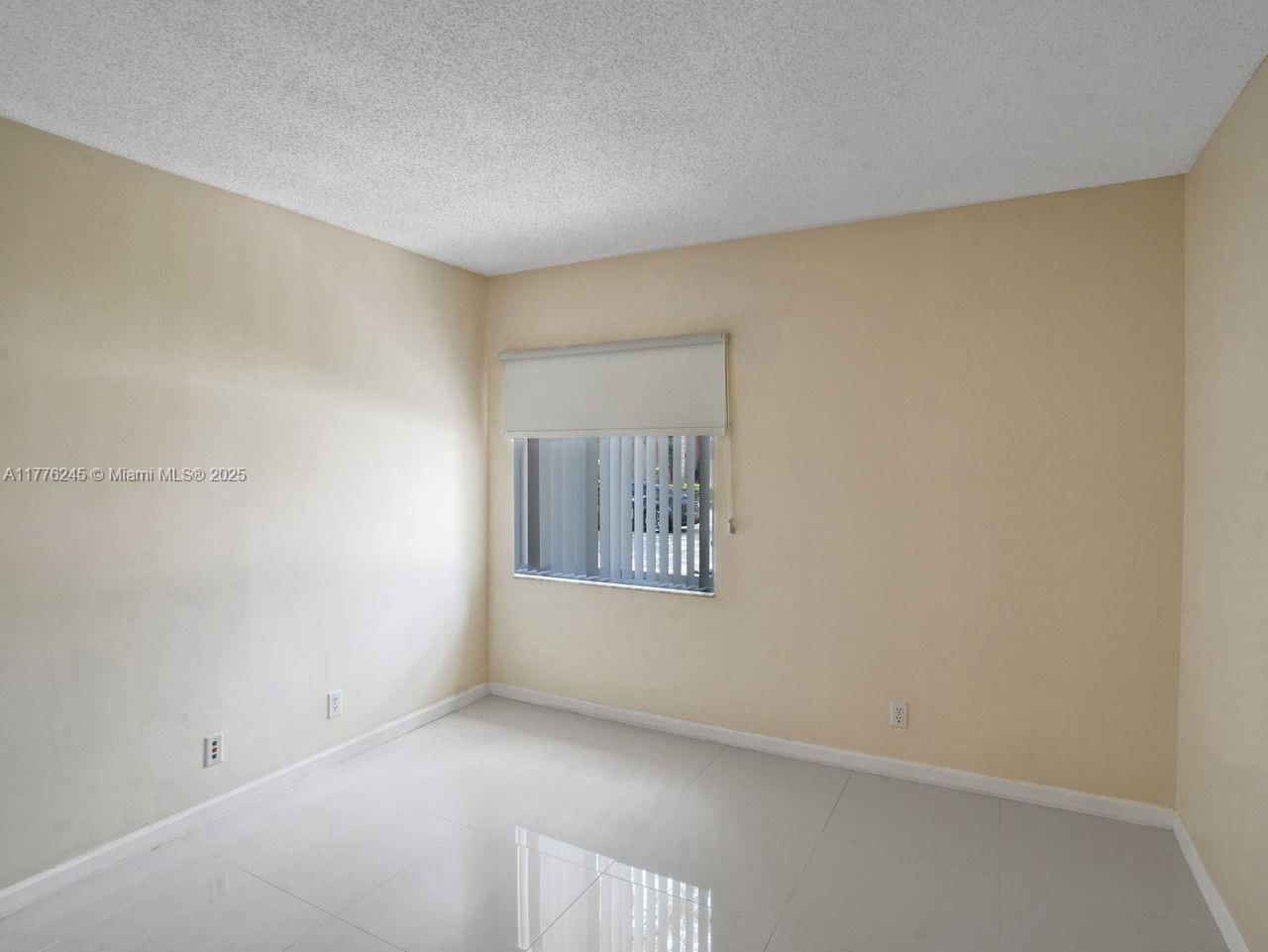 Real estate property located at 15831 10th St, Broward, Hollywood Lakes Country C, Pembroke Pines, FL