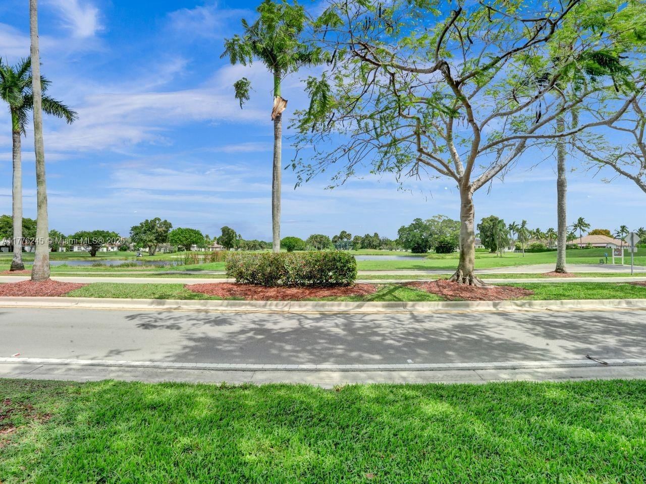 Real estate property located at 15831 10th St, Broward, Hollywood Lakes Country C, Pembroke Pines, FL