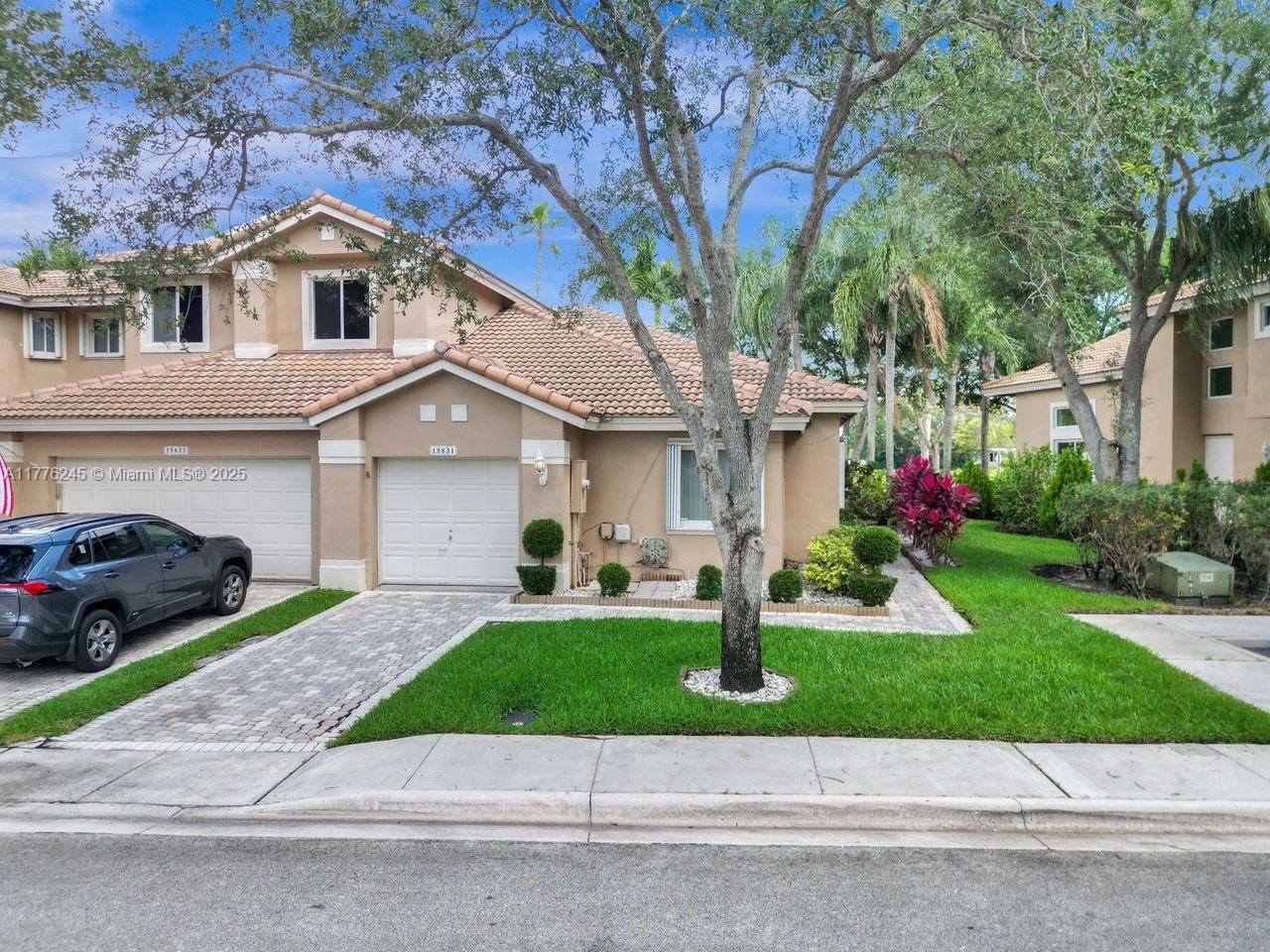 Real estate property located at 15831 10th St, Broward, Hollywood Lakes Country C, Pembroke Pines, FL