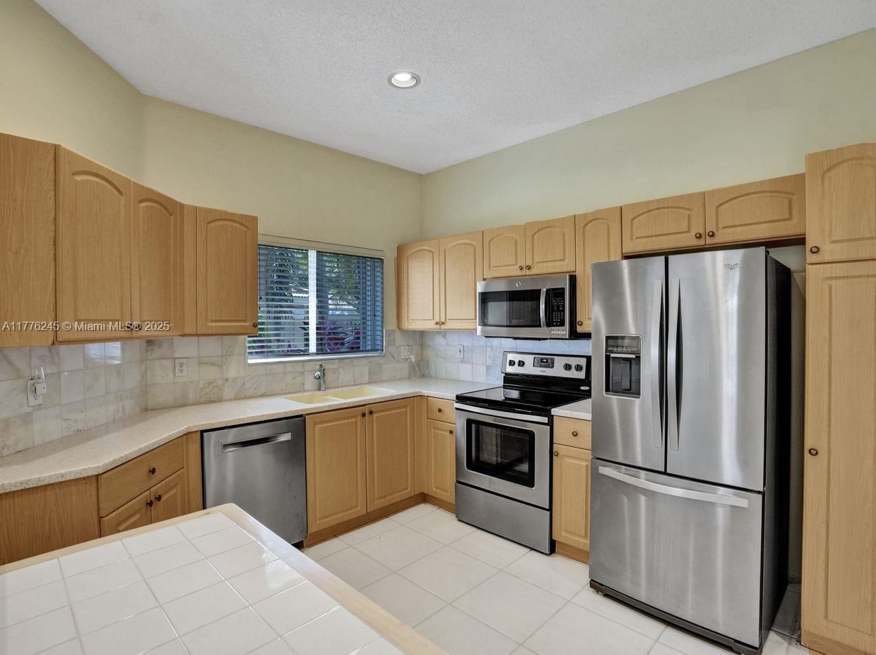 Real estate property located at 15831 10th St, Broward, Hollywood Lakes Country C, Pembroke Pines, FL