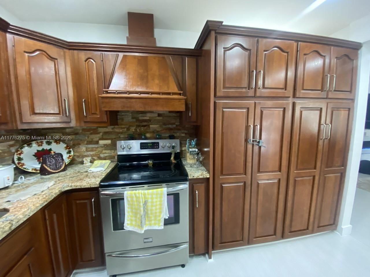 Real estate property located at 291 Cir Dr, Miami-dade, Deer Pk Addn, Hialeah, FL