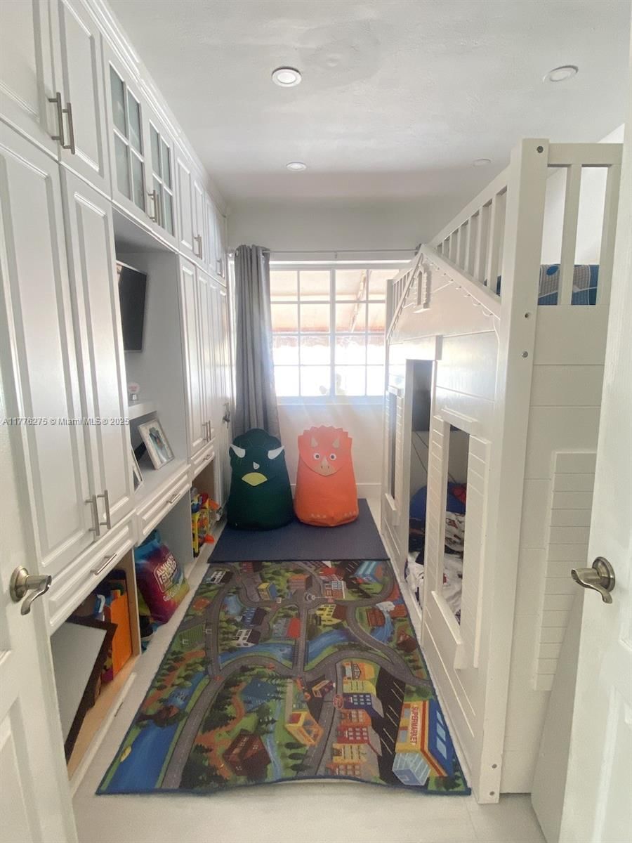 Real estate property located at 291 Cir Dr, Miami-dade, Deer Pk Addn, Hialeah, FL