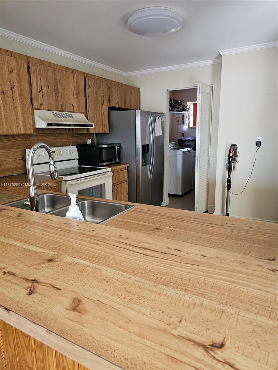 Real estate property located at 13186 10th Ln, Miami-dade, Trail Run Sec 3, Miami, FL