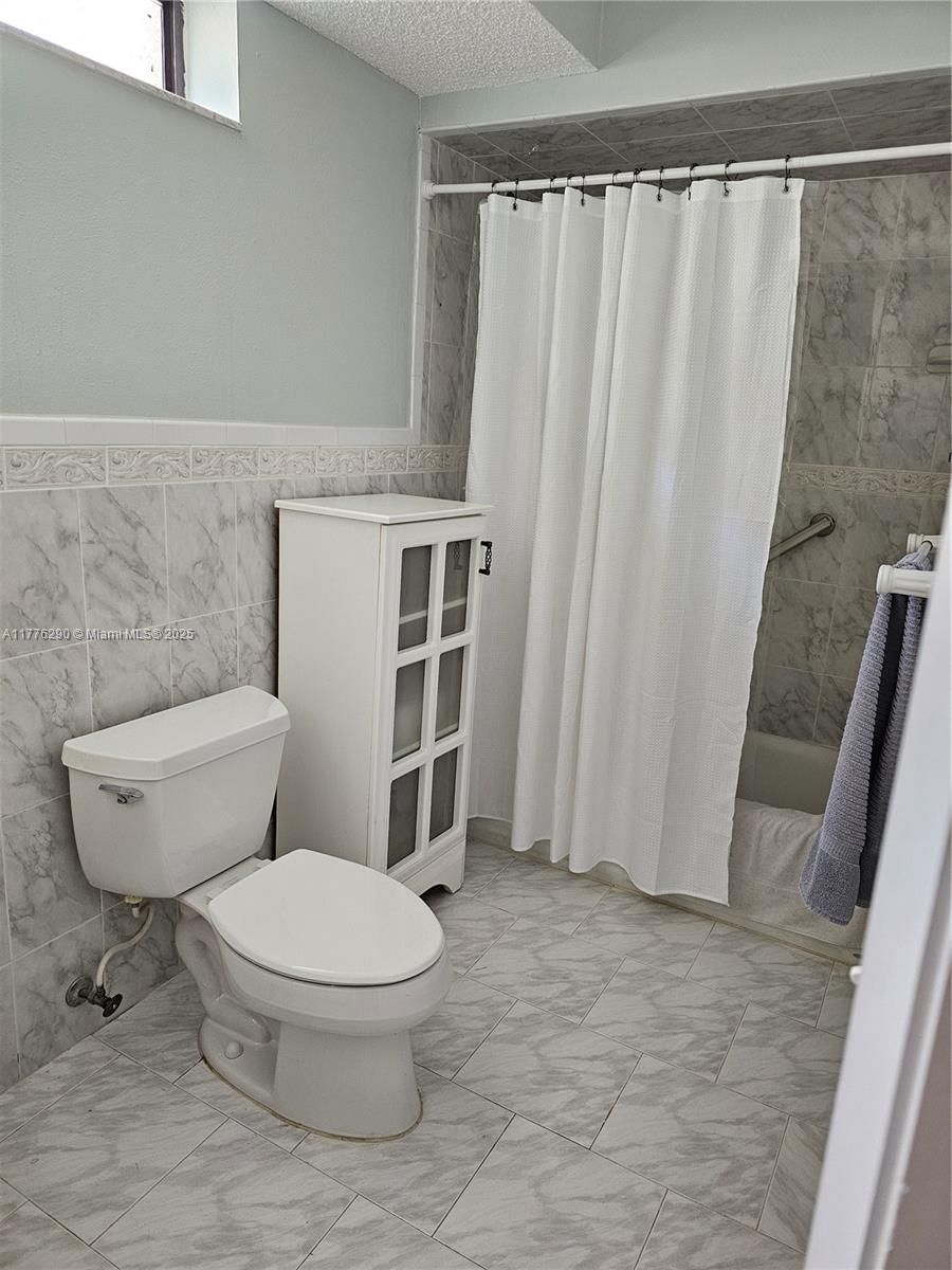 Real estate property located at 13186 10th Ln, Miami-dade, Trail Run Sec 3, Miami, FL