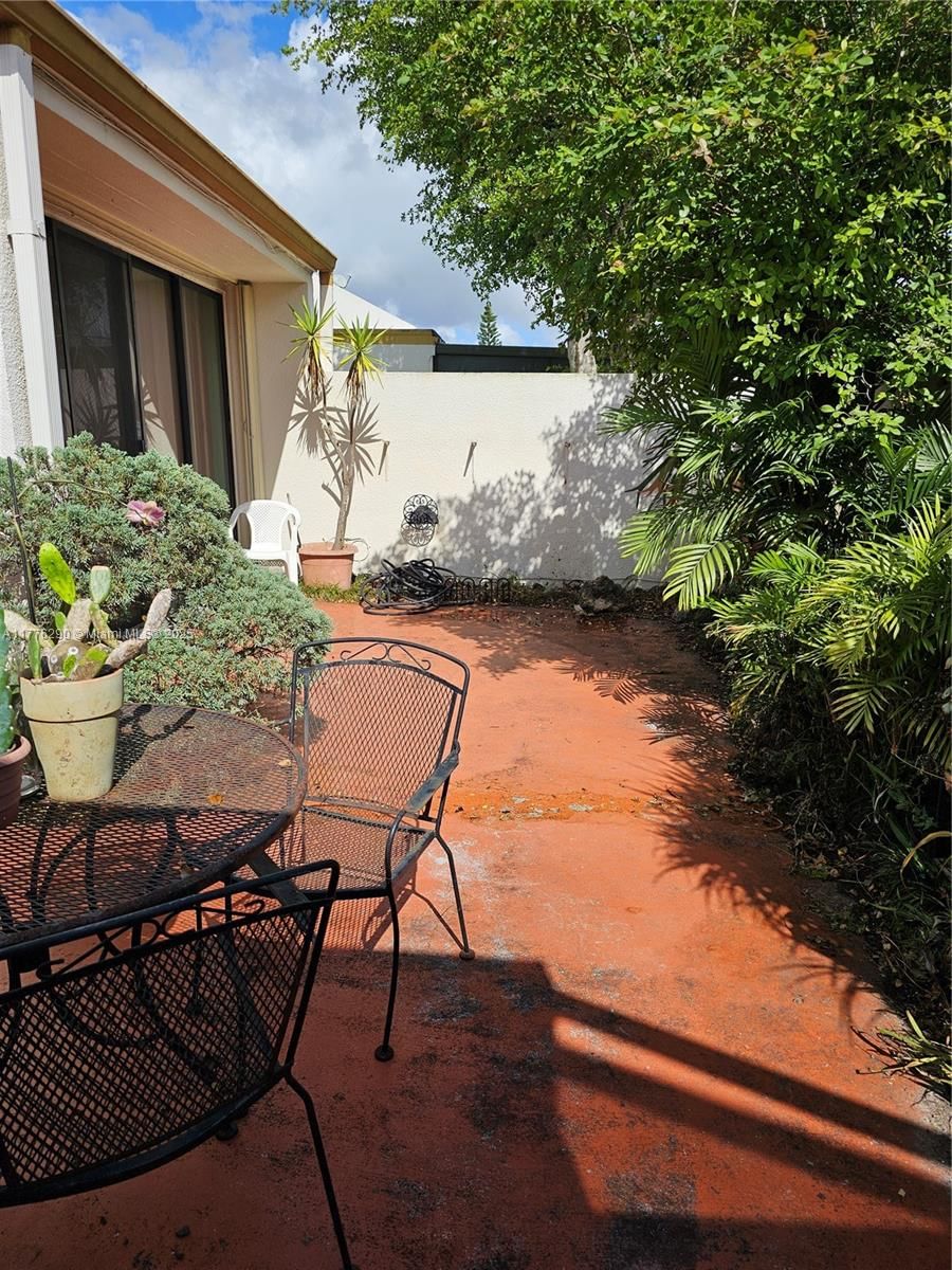Real estate property located at 13186 10th Ln, Miami-dade, Trail Run Sec 3, Miami, FL
