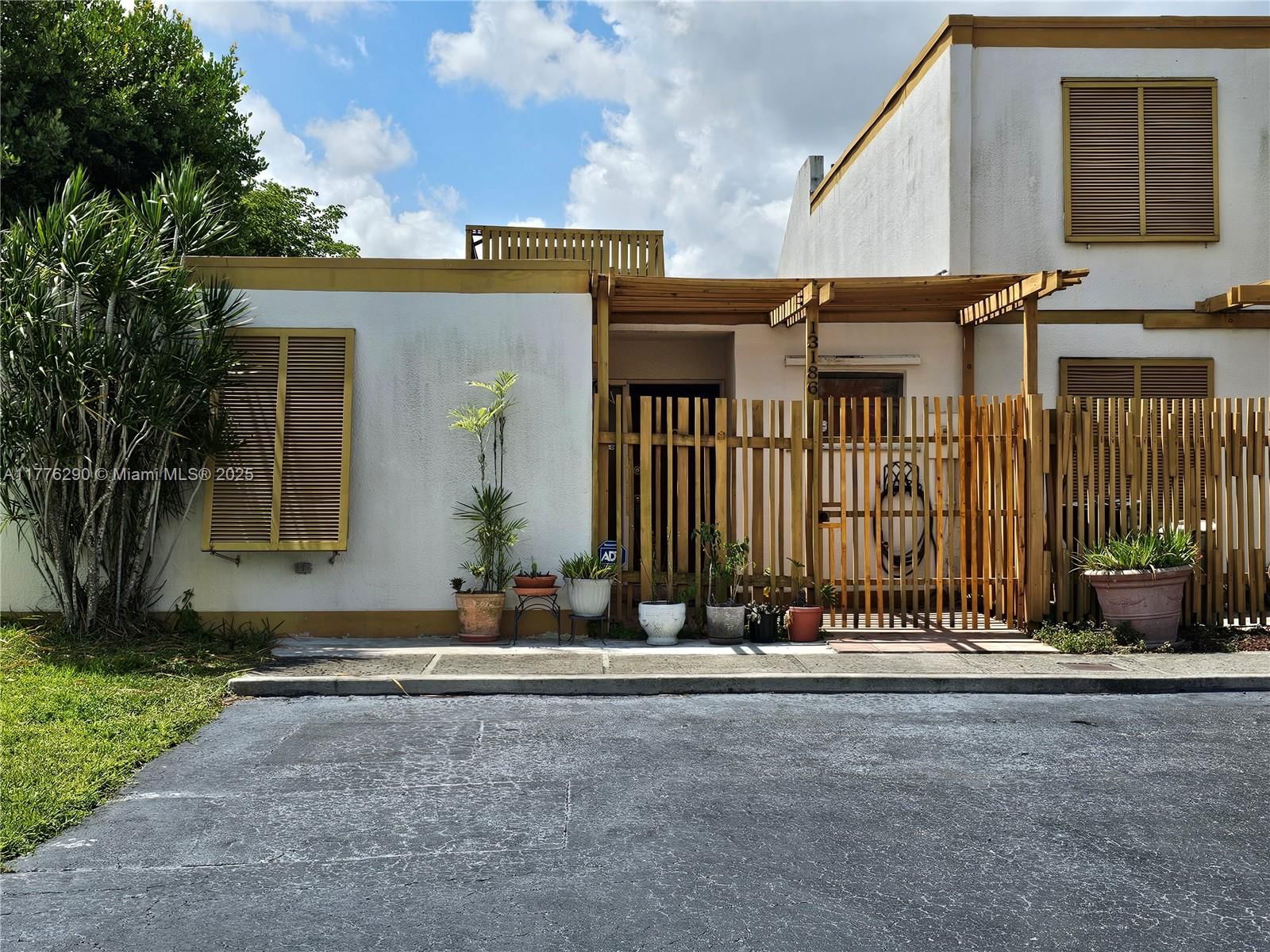 Real estate property located at 13186 10th Ln, Miami-dade, Trail Run Sec 3, Miami, FL