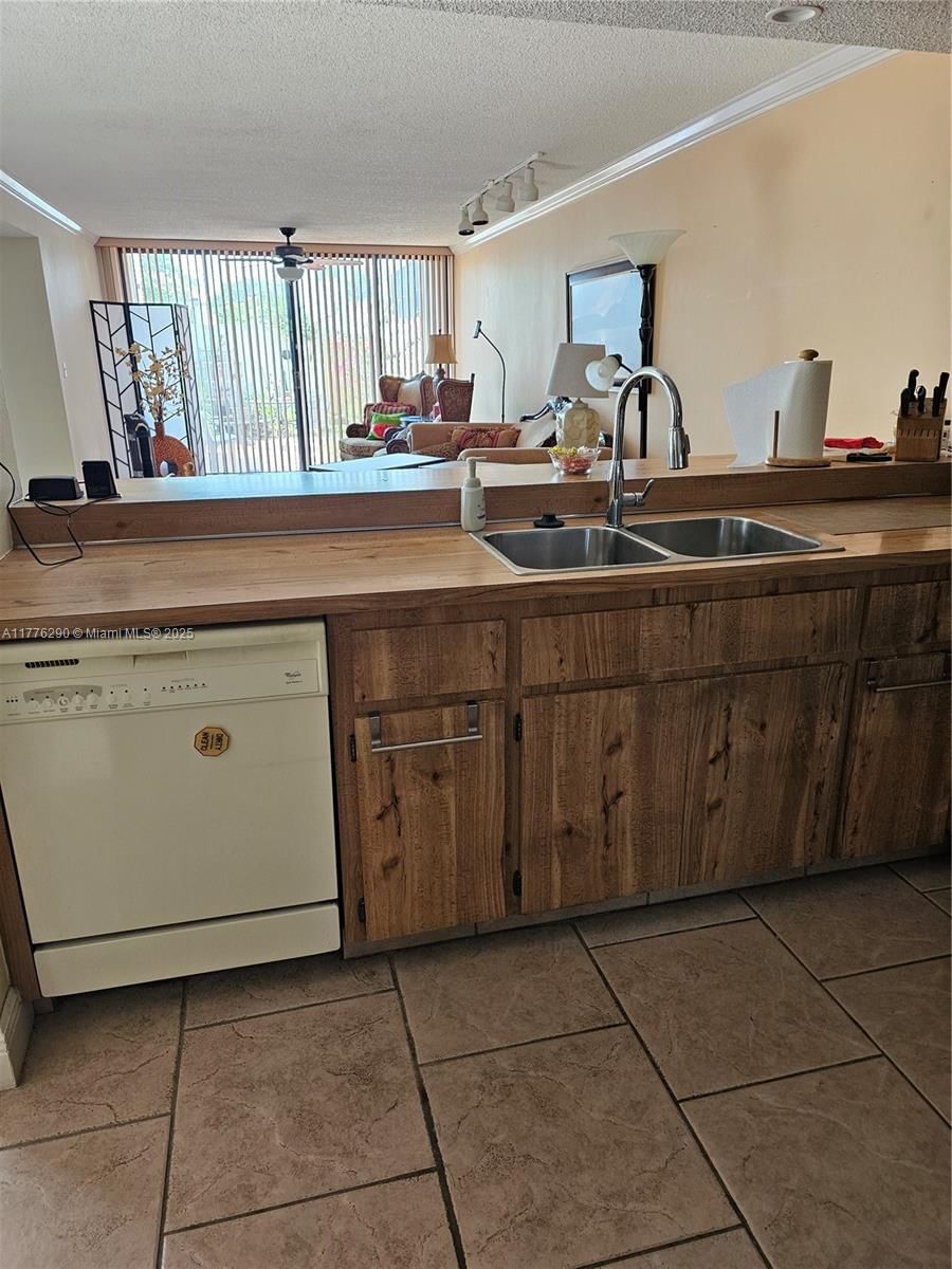 Real estate property located at 13186 10th Ln, Miami-dade, Trail Run Sec 3, Miami, FL
