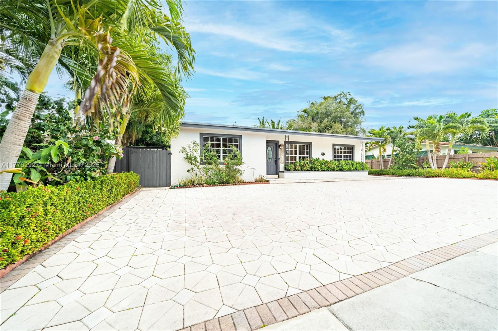 Real estate property located at 1330 Ontario Dr, Palm Beach, Lake Osborne Estates 6, Lake Worth, FL
