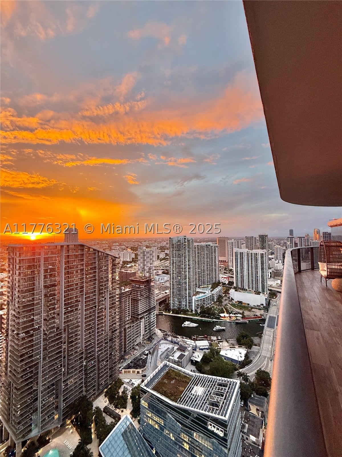 Real estate property located at 801 Miami Ave #5209, Miami-dade, 801 Sma Residences Condo, Miami, FL
