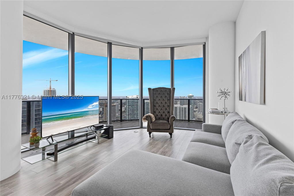 Real estate property located at 801 Miami Ave #5209, Miami-dade, 801 Sma Residences Condo, Miami, FL
