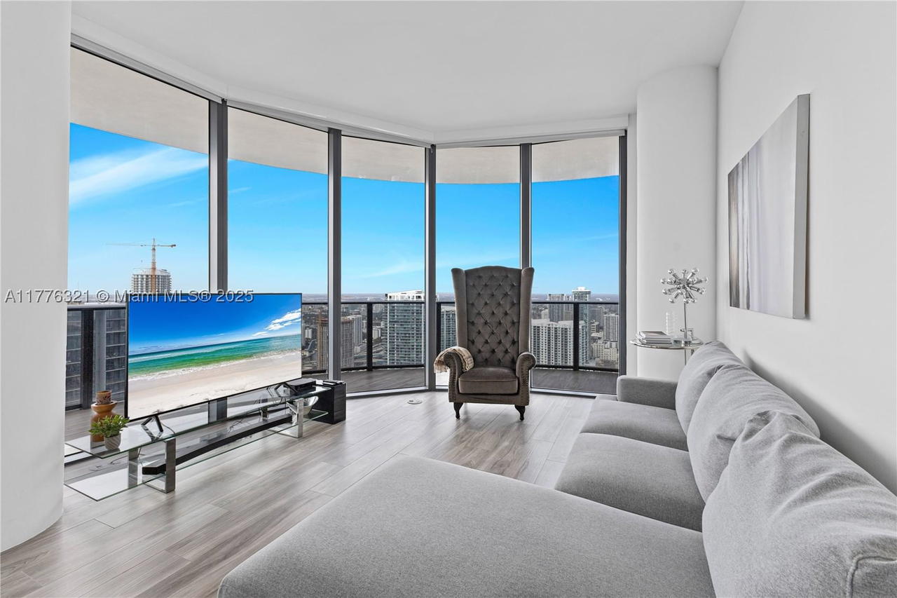Real estate property located at 801 Miami Ave #5209, Miami-dade, 801 Sma Residences Condo, Miami, FL
