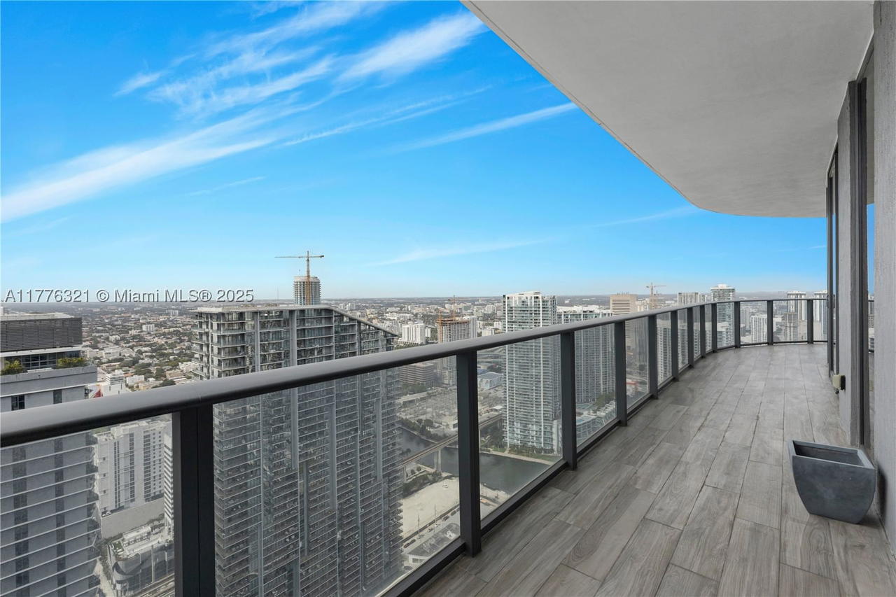 Real estate property located at 801 Miami Ave #5209, Miami-dade, 801 Sma Residences Condo, Miami, FL