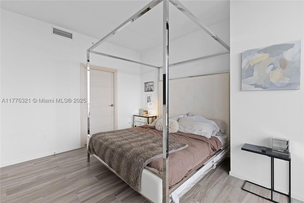 Real estate property located at 801 Miami Ave #5209, Miami-dade, 801 Sma Residences Condo, Miami, FL