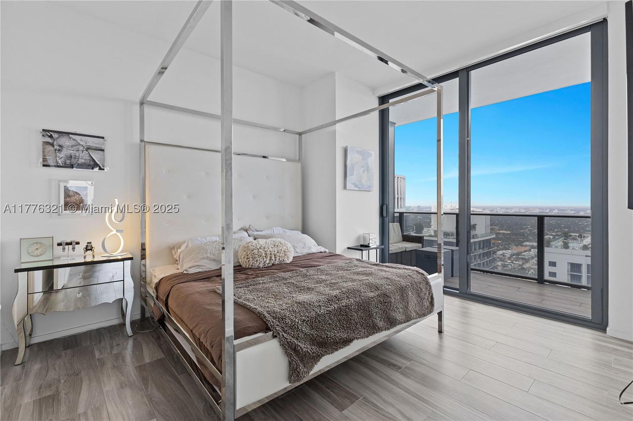 Real estate property located at 801 Miami Ave #5209, Miami-dade, 801 Sma Residences Condo, Miami, FL