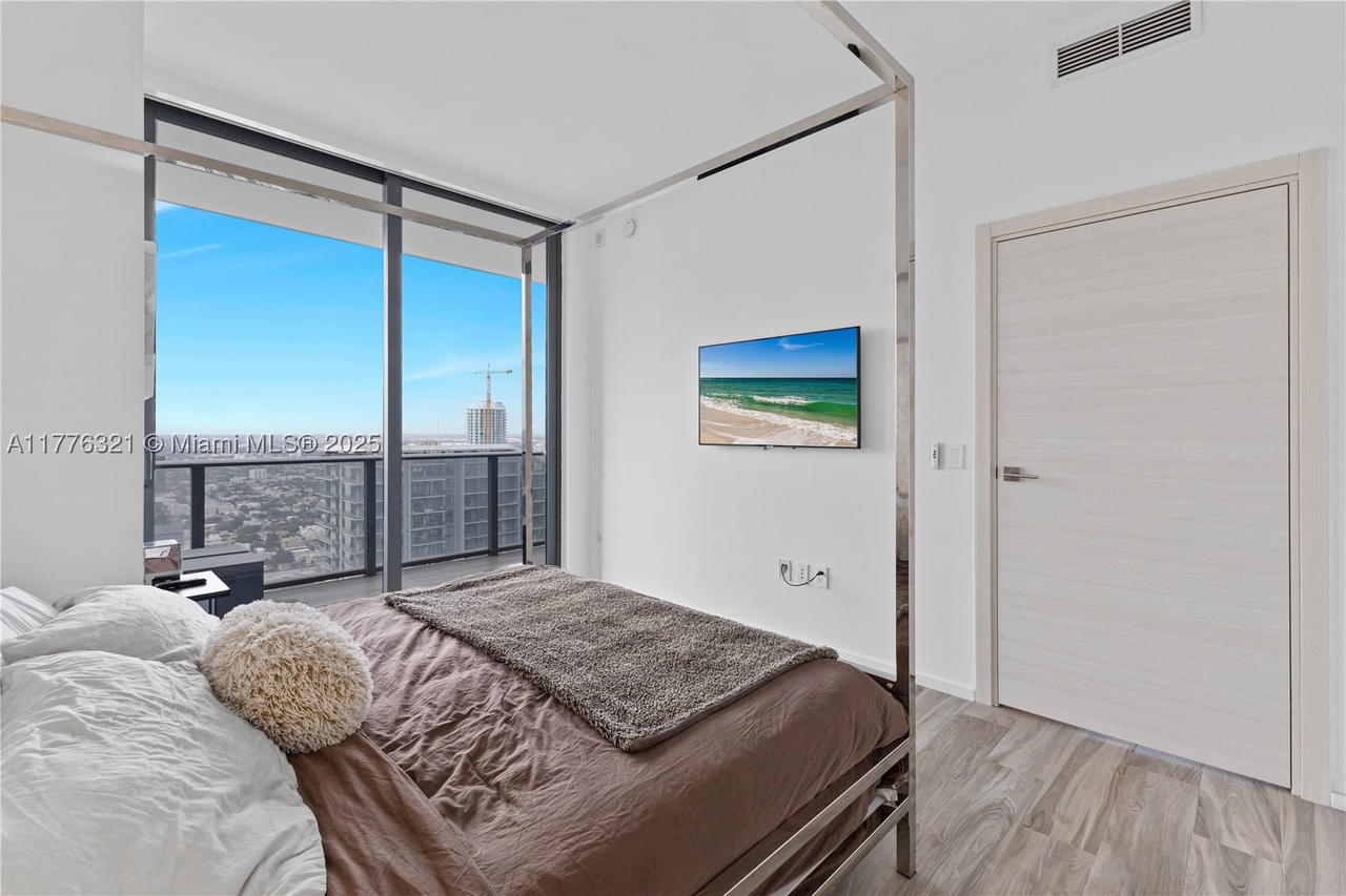 Real estate property located at 801 Miami Ave #5209, Miami-dade, 801 Sma Residences Condo, Miami, FL