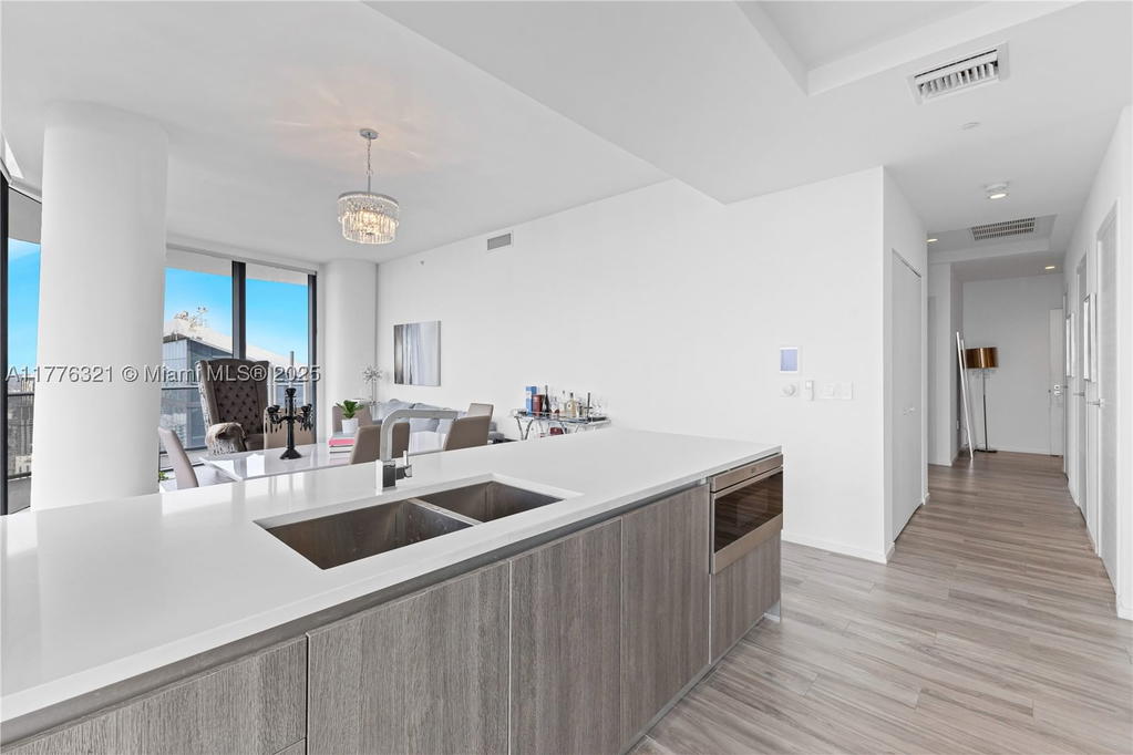 Real estate property located at 801 Miami Ave #5209, Miami-dade, 801 Sma Residences Condo, Miami, FL