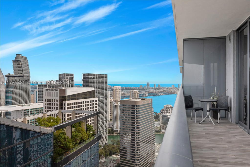 Real estate property located at 801 Miami Ave #5209, Miami-dade, 801 Sma Residences Condo, Miami, FL