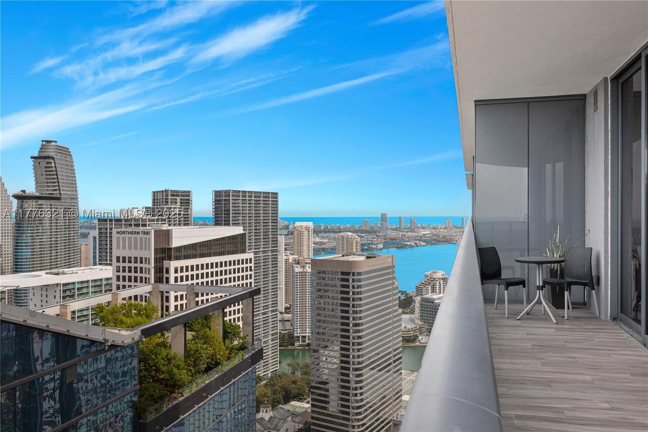 Real estate property located at 801 Miami Ave #5209, Miami-dade, 801 Sma Residences Condo, Miami, FL
