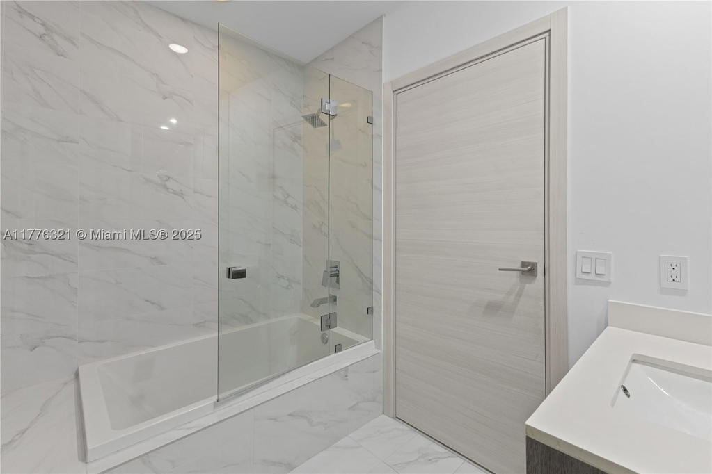 Real estate property located at 801 Miami Ave #5209, Miami-dade, 801 Sma Residences Condo, Miami, FL